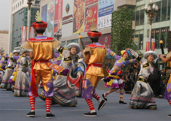 我院学生在冬旅会开幕式上作精彩表演