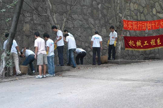 以实际行动迎接党的十七大胜利召开